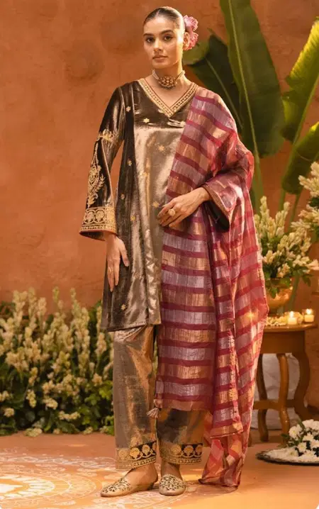 Brown Colour Ice Velvet Bulk Kurti With Bottom Dupatta Orders In India SET0261
